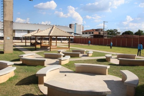 Escolha Escola Arthur Bernardes, em Ipatinga (MG), com novo espaço de convivência pedido pelos estudantes.